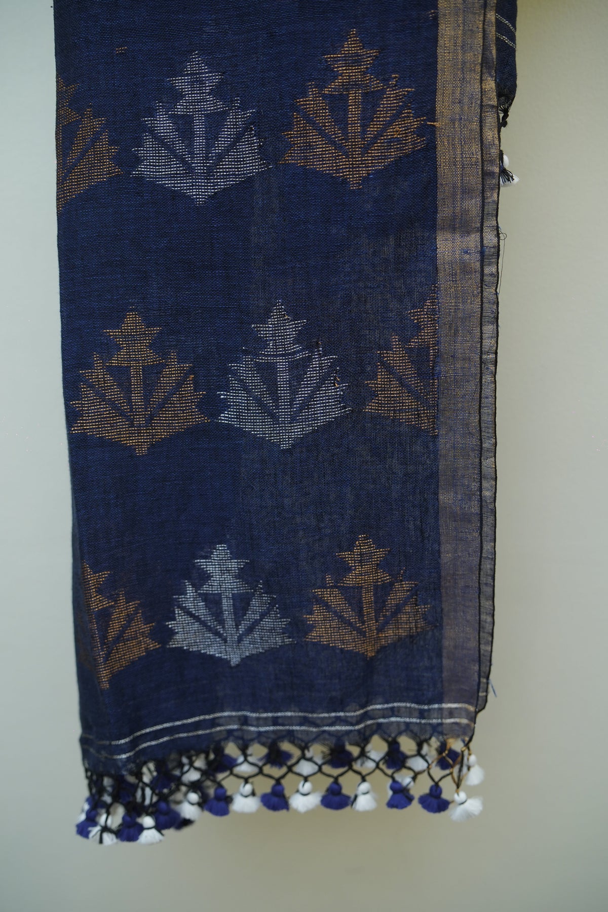 Whispers of Blue 2.5 metres / 2.5 Metres Linen Jamdani